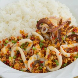 ข้าวปลาหมึกคั่วพริกเกลือ