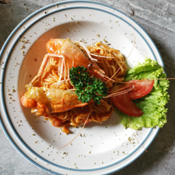 สปาเก็ตตี้กุ้งแม่น้ำผัดซอส