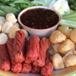 ลูกชิ้นทอดแซ่บเวอร์&ส้มตำ หน้าเซเว่นดอนบม