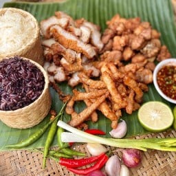 หมูทอด-ขนมครกสุขุมวิท57 พระราม4