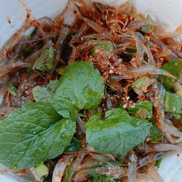 ยำกุ้งเต้น