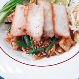 ผัดไทยหมูแดง