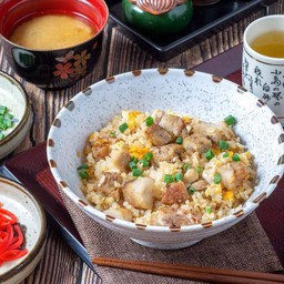 ข้าวผัดหมูชาชู