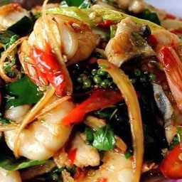 ผัดฉ่ากุ้งราดข้าว