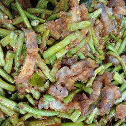 ร้านข้าวแกงแม่ตุกต๊า