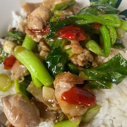 ผัดผักคะน้าหมู ไก่