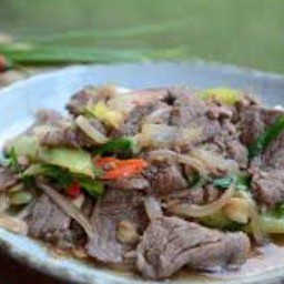 เนื้อชิ้นผัดพริก หนุ่ม