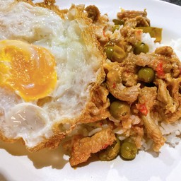 ข้าวราดแกงแพนงหมู,ไข่ดาว