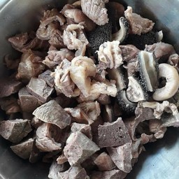 ต้มแห้งเนื้อ(ระบุน้ำจิ้มด้วยคะ ขม หรือ เปรี้ยว