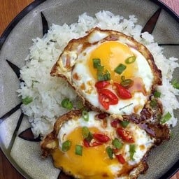 ข้าวไข่ดาวพริกน้ำปลา