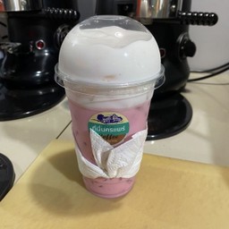 นมสดสตรอว์เบอร์รีเย็น