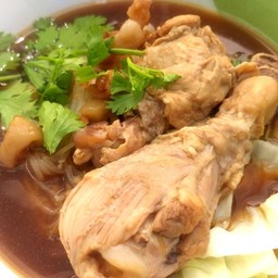 ก๋วยเตี๋ยวไก่ตุ๋น (พิเศษ)