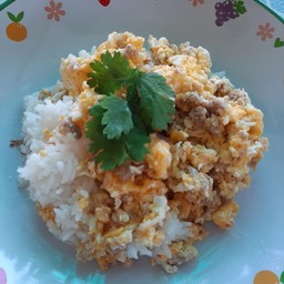ข้าวไข่ขยี้หมูสับ