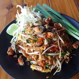 ผัดไทย วุ้นเส้น หอย Mussels Pad Thai with Glass Noodles
