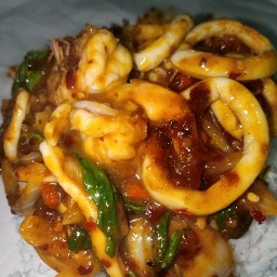 ร้านกินอิ่มโภชนา อาหารตามสั่ง ตลาดโต้รุ่ง