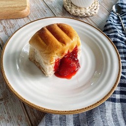 ขนมปังปิ้งแยมสตรอเบอรี่