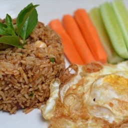 ข้าวผัดน้ำพริกตาแดงไข่ดาว