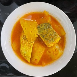 ฟรี ข้าวหอมมะลิ + แกงเหลืองปลาจาระเม็ดกับสัปปะรด + ผักสด)