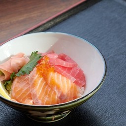 ข้าวหน้าแซลมอนทูน่า