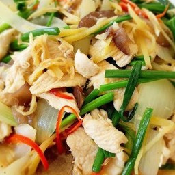 ผัดขิง ราดข้าว