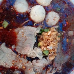 ก๋วยเตี๋ยวน้ำตกต้มยำธนกาญจน์ สวนลุม