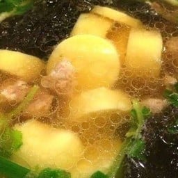แกงจืดเต้าหู้หมูสับสาหร่าย