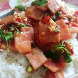 ผัดกะเพราแฮม+หมูสับ ราดข้าว