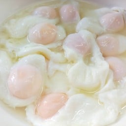 ไข่ลวก (ไข่ดาวน้ำ) ฟองละ