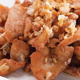 หมูกระเทียมราดฃ้าว