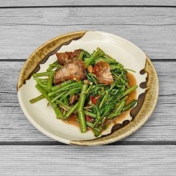 ผัดผักบุ้งหมูกรอบ