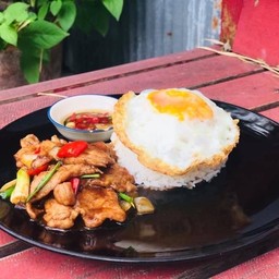 ผัดพริกแกงราดข้าว