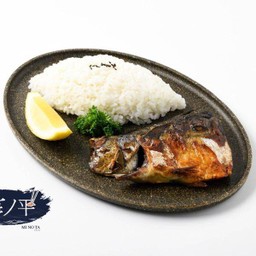 ข้าวหน้าซาบะย่างเกลือ