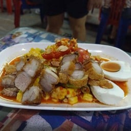 ตำข้าวโพด+ไข่เค็ม+หมูกรอบ