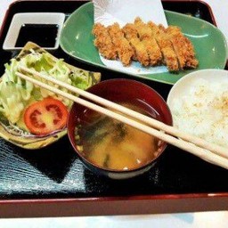 ชุดข้าวหมูทอด