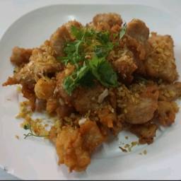 หมูทอดกระเทียมกับข้าว