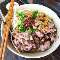 ก๋วยเตี๋ยวเนื้อฟอเรสต์