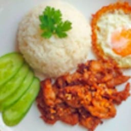 ข้าวหมูทอดกระเทียม