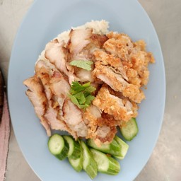 ข้าวมันไก่ทอด+คอหมูย่าง