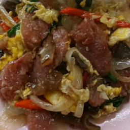 แหนมผัดไข่