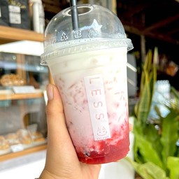 นมสตรอเบอร์รี่เย็น