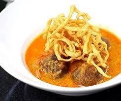 ข้าวซอยหมู (เส้นหมี่กรอบ)