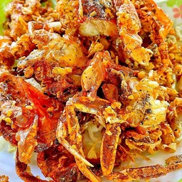 Fried soft shell crab with garlic and pepper