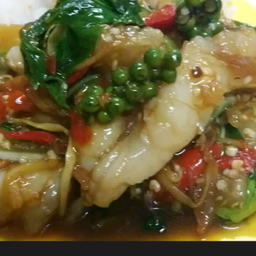 ผัดฉ่าปลาดอลลี่เป็นกับ