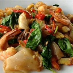 เส้นใหญ่ผัดขี้เมา