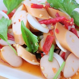 ยำไส้กรอก