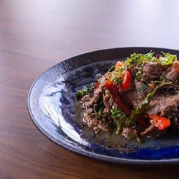 ผัดกะเพราเนื้อแองกัส