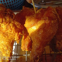 ไก่ทอดใหญ่ หน้าบัญฑิตเอเชีย