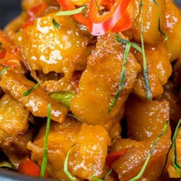 ข้าว พะแนง หมูกรอบ กล่องใหญ่