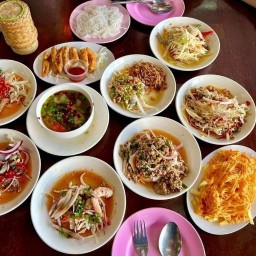 ยำ ซูโม่แซ่บ 20 บาท ทุกเมนู                                           สาขาริมน้ำ ยำซูโม่แซ่บสาขาถนนริมน้ำ