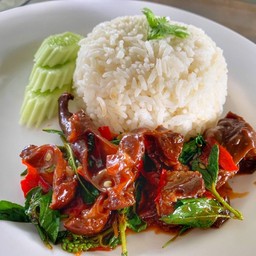 ข้าวราดกระเพราหมูตุ๋น